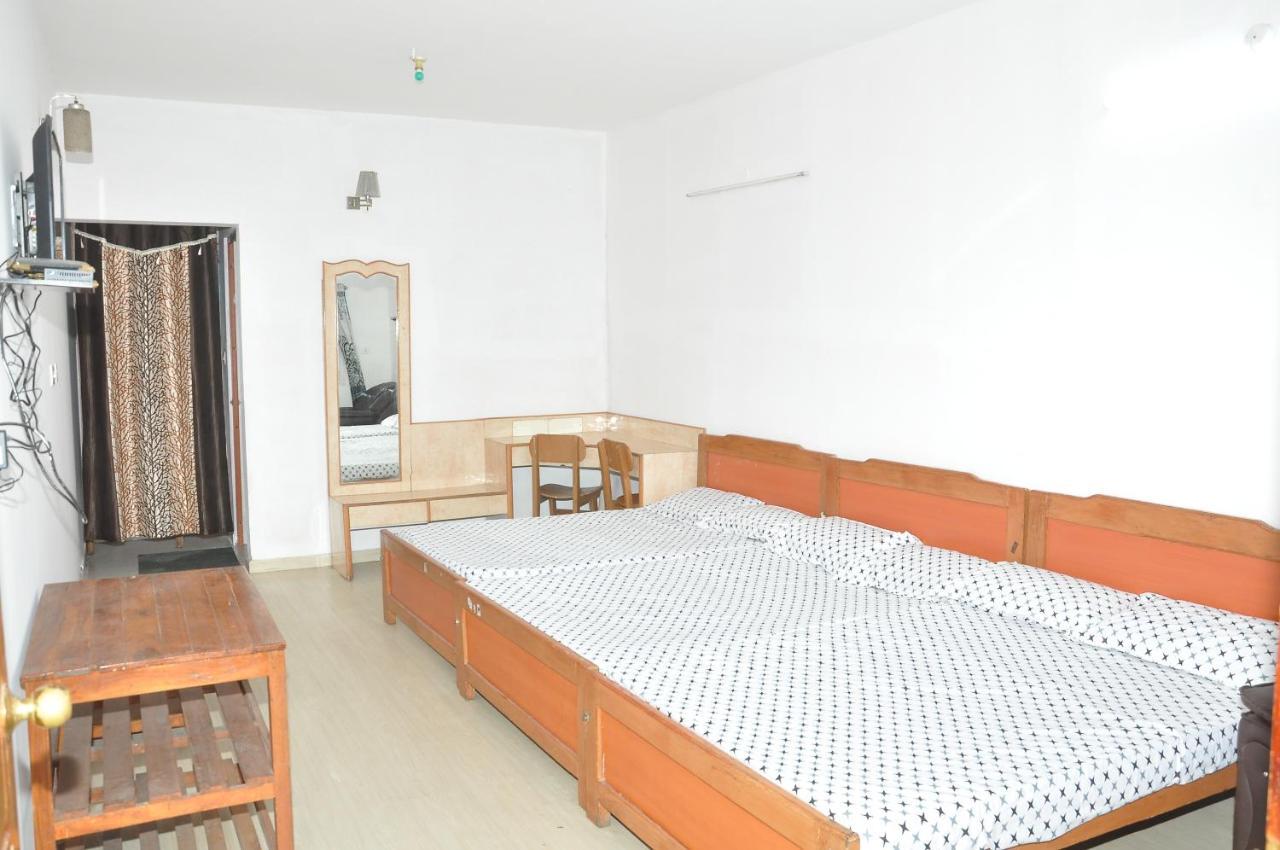 White House Anandagiri Hostel Kodaikanal Bagian luar foto